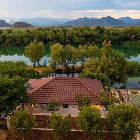 شقة Luxury House Lotos Golubovci المظهر الخارجي الصورة