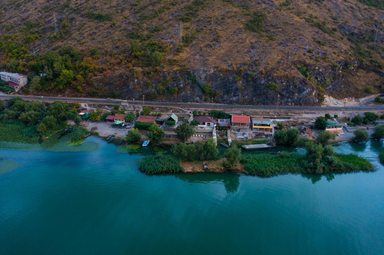 شقة Luxury House Lotos Golubovci المظهر الخارجي الصورة