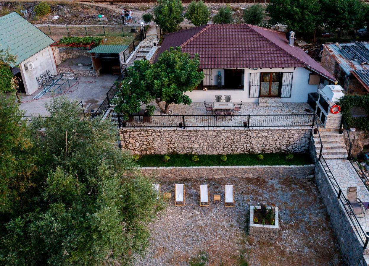 شقة Luxury House Lotos Golubovci المظهر الخارجي الصورة