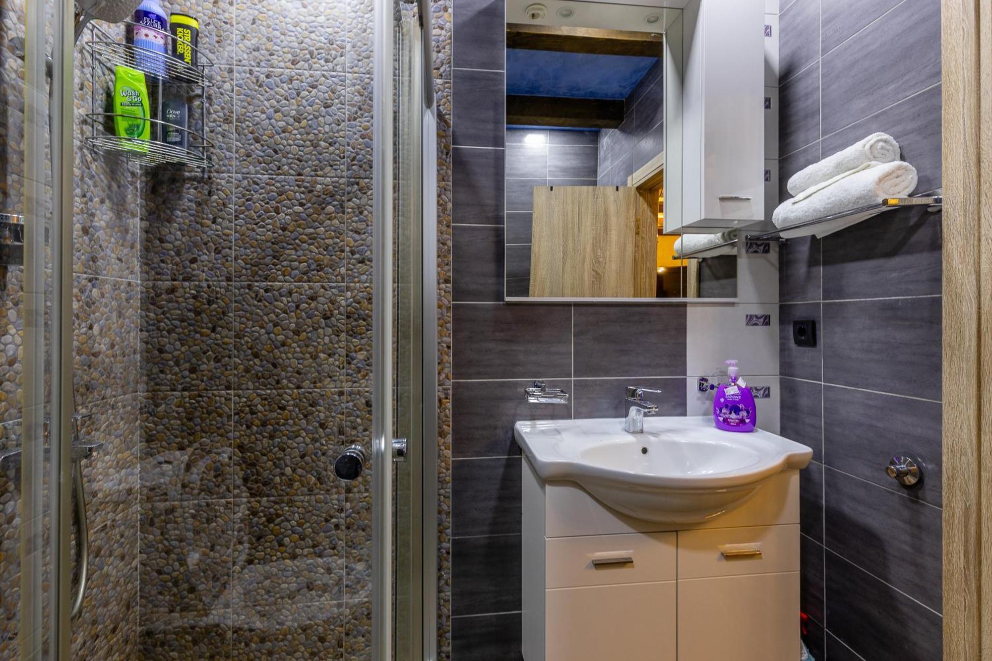 شقة Luxury House Lotos Golubovci المظهر الخارجي الصورة